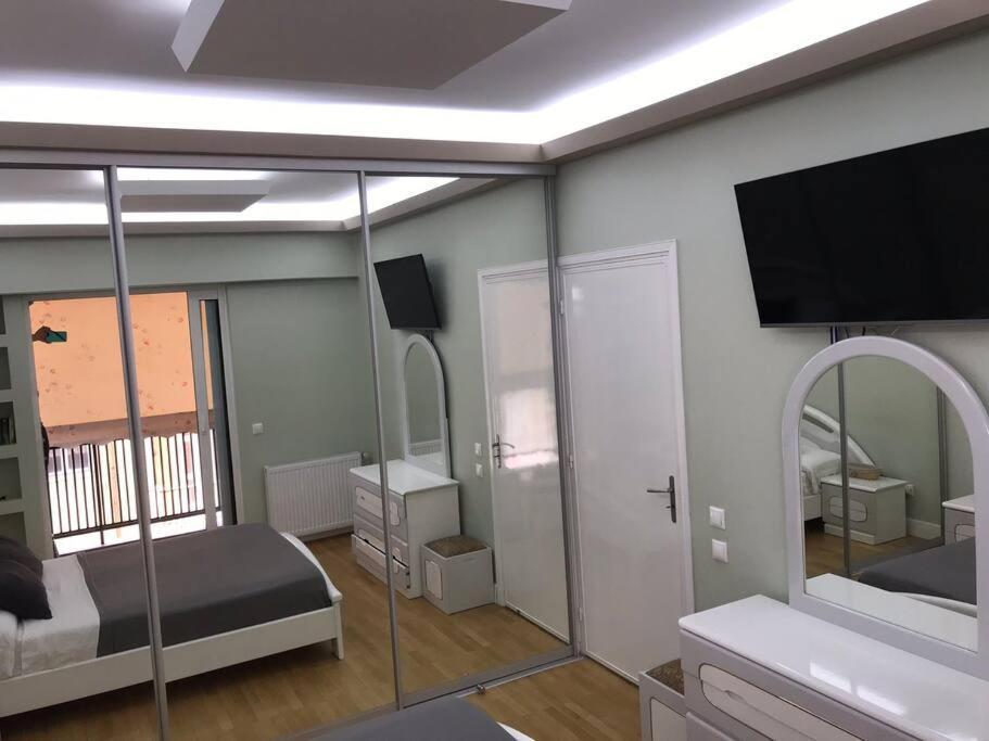 Finer Things Flisvos Beach Condo In Palaio Faliro Athena Bagian luar foto