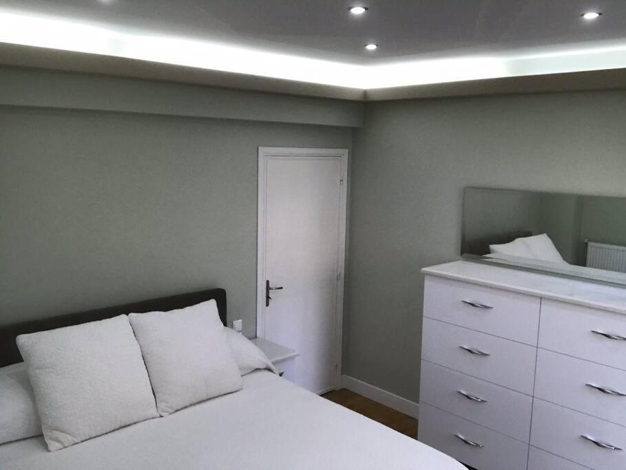 Finer Things Flisvos Beach Condo In Palaio Faliro Athena Bagian luar foto