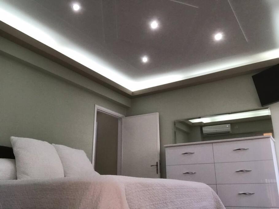 Finer Things Flisvos Beach Condo In Palaio Faliro Athena Bagian luar foto