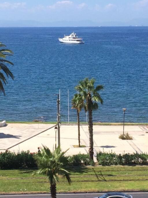 Finer Things Flisvos Beach Condo In Palaio Faliro Athena Bagian luar foto